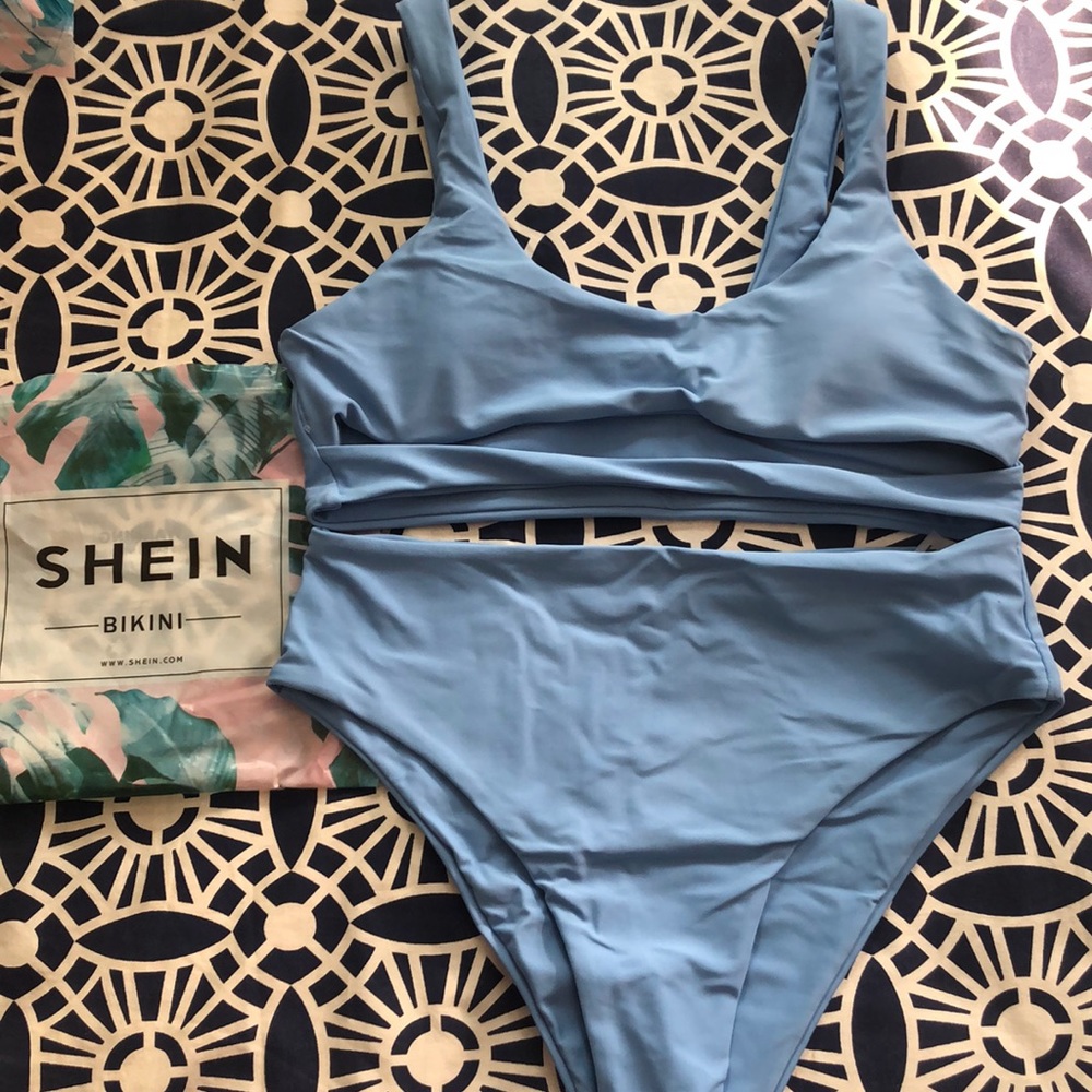 2-PIECE BIKINI SET!